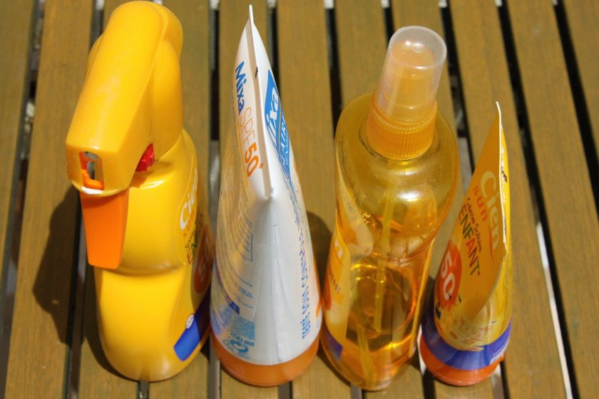 l’immagine rappresenta delle confezioni di crema solare per neonati