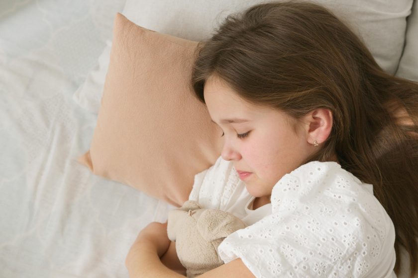 l’immagine rappresenta una bimba che colta da pavor notturno