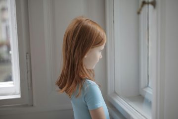 l’immagine rappresenta una bimba con capelli sani e curati