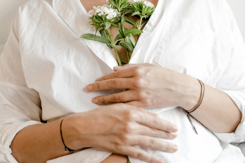 l’immagine rappresenta una donna in stato di gravidanza