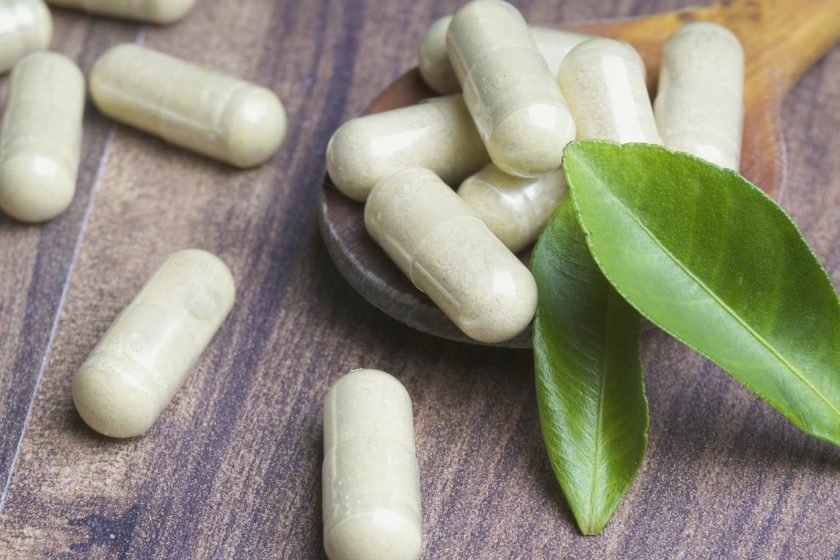 l’immagine rappresenta delle capsule di vitamina b9, ovvero acido folico