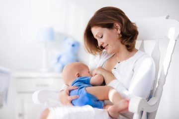 ragadi seno in allattamento, mamma che allatta in ambiente domestico