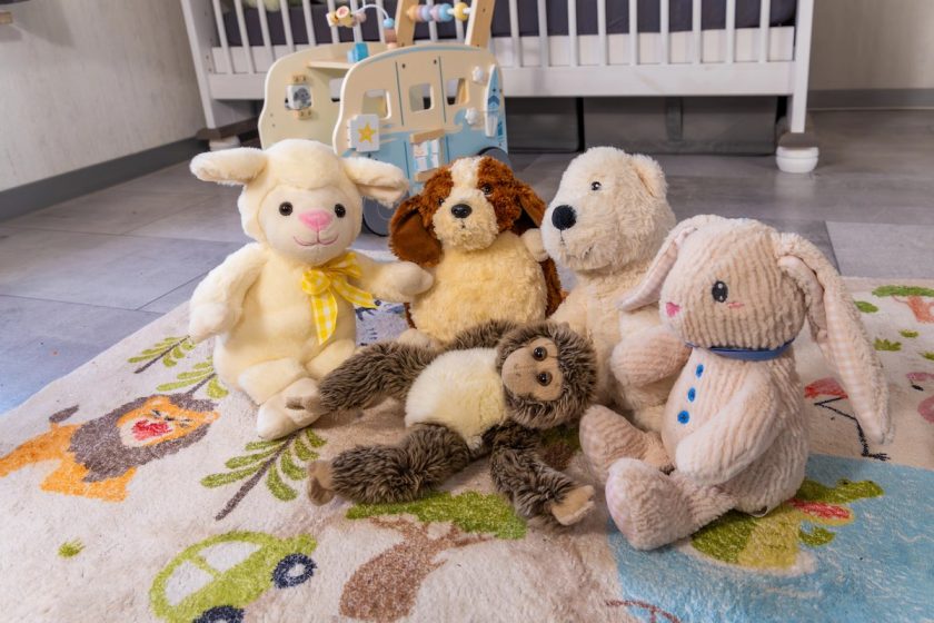 Cameretta con tappeto morbido per bambini e giochi sicuri